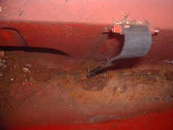 aggraffatura tra lamiera frontale e vasca del baule 4 Fiat 500 d'epoca