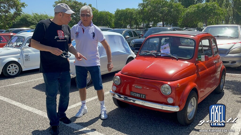 Treffen des Fiat 500 Club Italia an der Römischen Küste