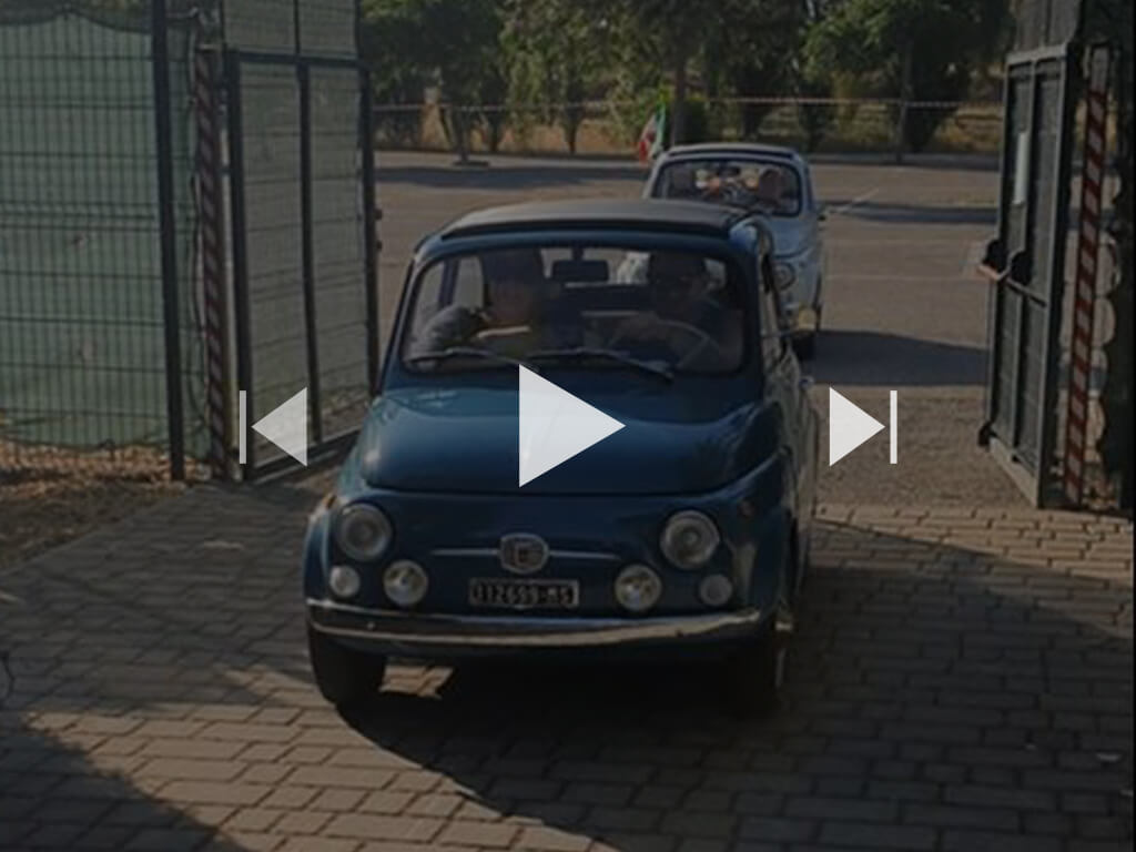 Das Treffen des Fiat 500 Club Italia an der Römischen Küste